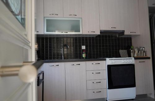 Mytilene Apartment | Industrial Design Bungalow – 2 min to Center, Wifi