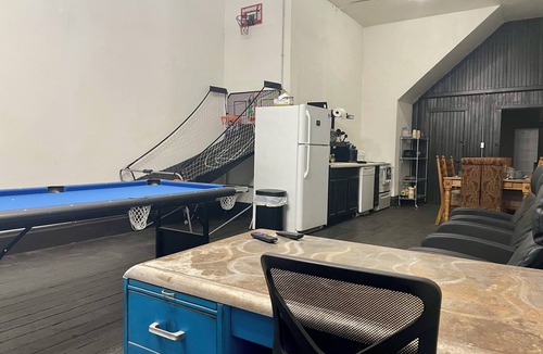 Cameron Apartment | Industrial Loft center of shops and restaurants