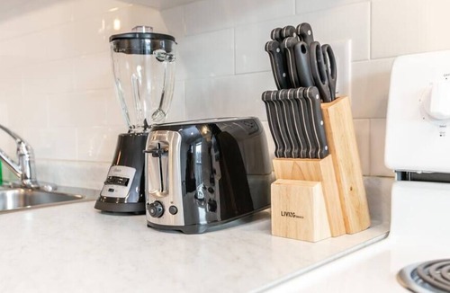 North Central Edmonton Condo | ✦Industrial Romantic✦ U/G Parking ✔5 min ❤ of DTN!