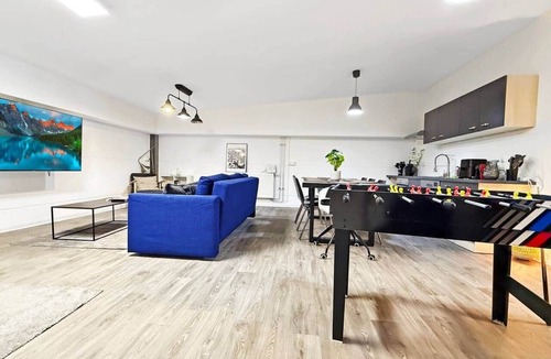 Nuertingen Apartment | Industrie-Gruppenloft · 12 Personen · Spa, Spielbereich