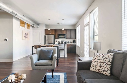 Mile Square Apartment | Indy Downtown Comfort—Free Parking & Modern Style