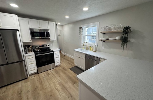 Indianapolis House | Indy State Fair: Hot Tub, Corn Hole, Fast Wifi
