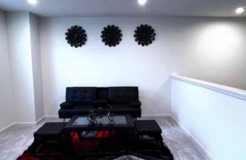 Plainfield House | Indys 1 Private Bedroom in House Plainfield Near Airport