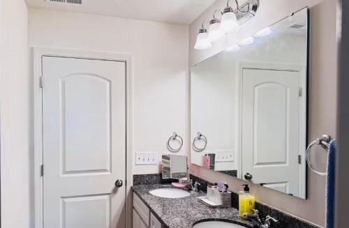 Plainfield House | Indys 1 Private Bedroom in House Plainfield Near Airport