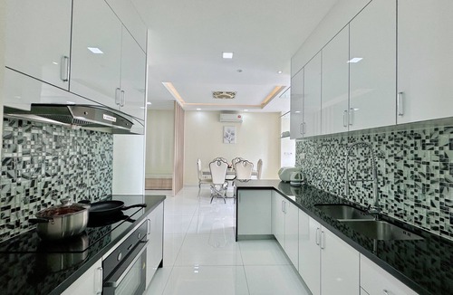 Ruessei Kaev Condo | Infinity 28 Hotel & Residence