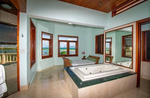 Maunday's Bay Villa | Infinity at Sheriva Villas/2 pools/2 Golf Carts-2 min. to Beach/5-Star Service