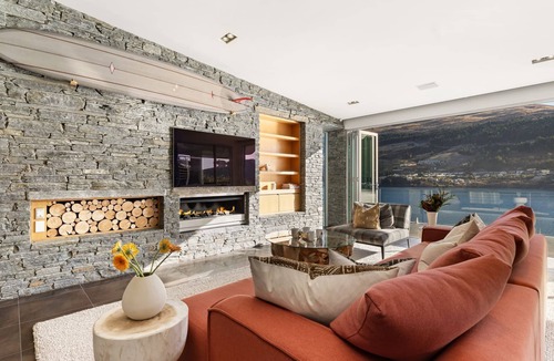 Kelvin Heights House | Infinity Heights - Infinity Pool with Lake View