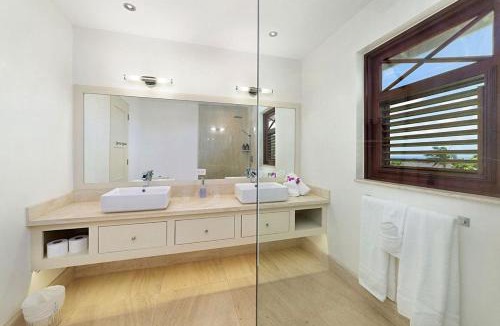 Merlin Bay Villa | Infinity House by Blue Sky Luxury
