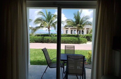 Alice Town House | "Infinity Poolside" - Ocean Villa 2 BR/3 BA