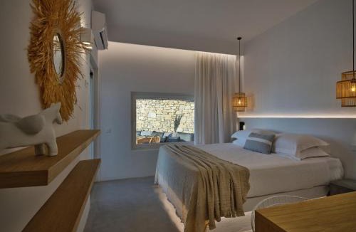 Parikia House | Infinity sea view hillside villa with private pool