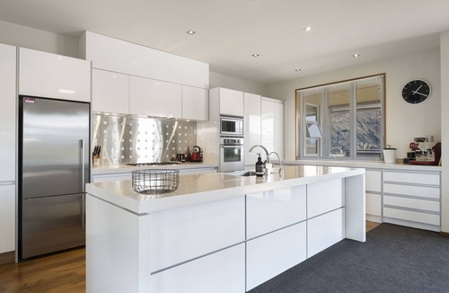 Wanaka House | Infinity Views - Modern Wanaka Holiday Home