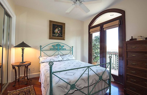 Old Naples Apartment | Ingram Building 5th Avenue South #305