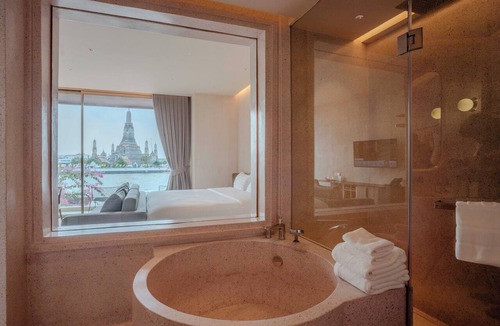 Phra Borom Maha Ratchawang Hotel | Inn A Day