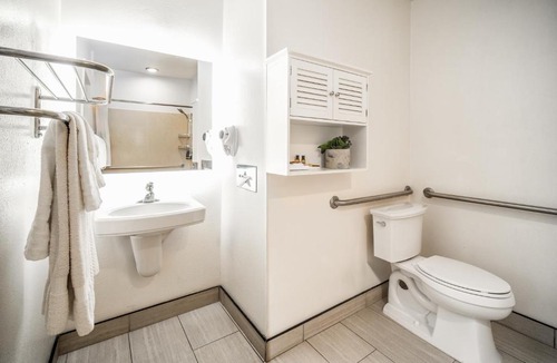 East Village Hotel | Inn at 50 Long Beach Convention Center