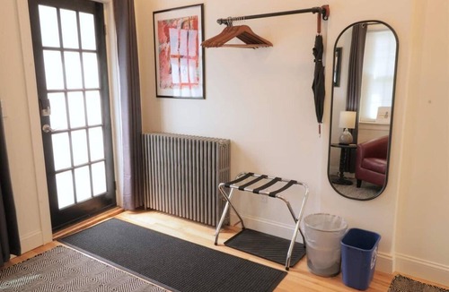 Portland Hostel | Inn at Park Spring 6 - Private entrance - Parking