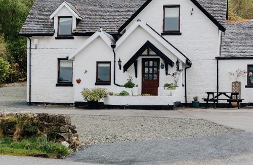 Calgary Hotel | Inn at Port nan Gael