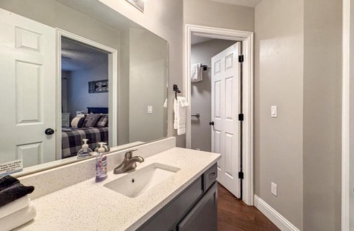 Harbor Village House | Inn Building Condo 107