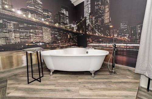 Central Business District Hotel | Inn on Broadway
