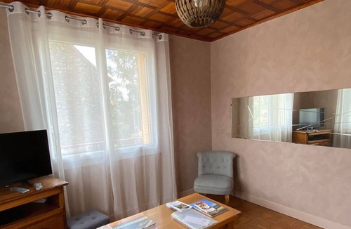 Saint-Hippolyte House | Inn Saint-Hippolyte, 2 bedrooms, 5 people