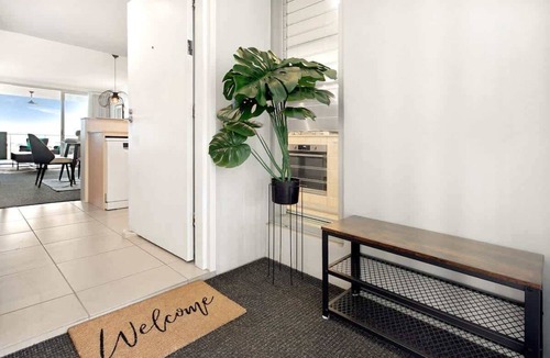 Spring Hill Apartment | Inner Brisbane Retreat - Views, Parking, Gym, Pool
