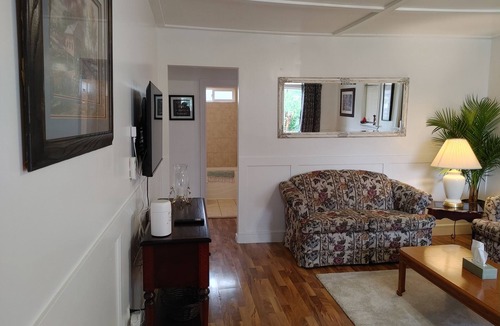 North Central Edmonton House | Inner City Bungalow Edmonton. Close to major sports facilities & hospitals