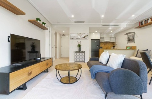 City East Apartment | Inner City Escape with Pool and Gym by Glebe Park