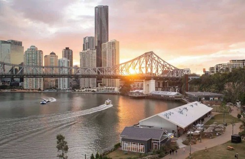Brisbane Apartment | Inner-City Vibes! 2Bed/1Bath/1Car/Balcony~CBD