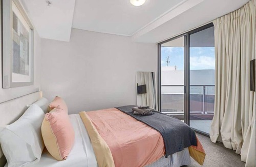 Brisbane Apartment | Inner-City Vibes! 2Bed/1Bath/1Car/Balcony~CBD