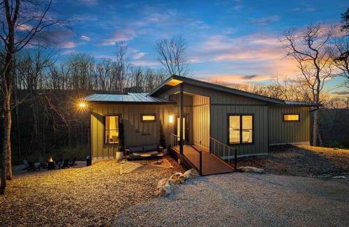 Innsbrook House | Innsbrook Woods Pool, Hot Tub & Tennis Court