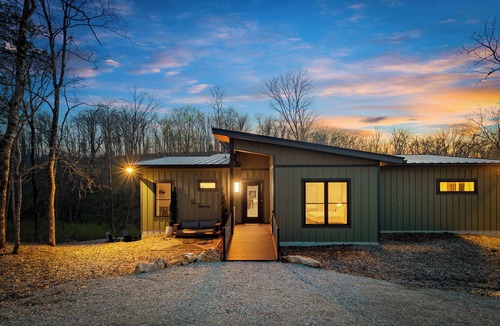 Innsbrook House | Innsbrook Woods Pool, Hot Tub & Tennis Court