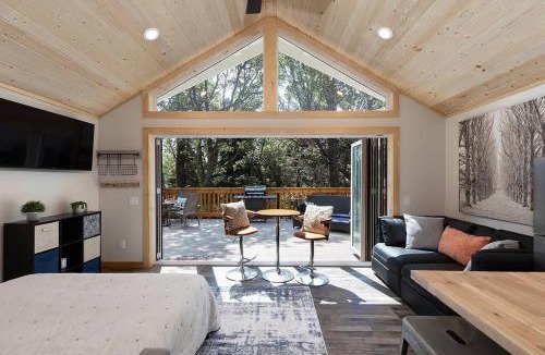 Arrowhead Villas House | Inside Out Cottage Nature | FIFA Ready!