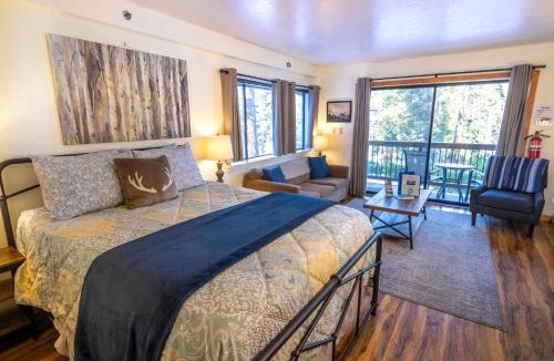 Yosemite West Apartment | Inside Yosemite Park-Cozy Corner Unit-Sleeps 2