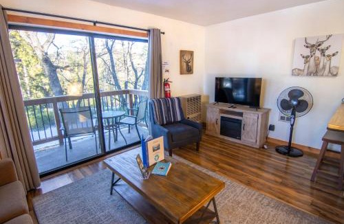 Yosemite West Apartment | Inside Yosemite Park-Cozy Corner Unit-Sleeps 2
