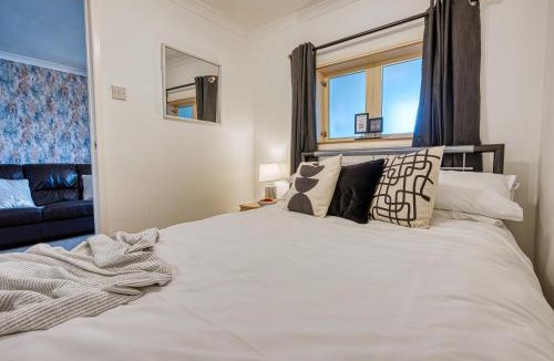 Long Itchington Apartment | Inspire Homes Heather Apt 3 bedrooms Sleeps 6 Southam Centre Close to HS2 Coventry Rugby and M40