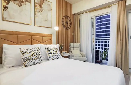Poblacion District Apartment | Inspiria Fully-Furnished Studio with Balcony (NEW)