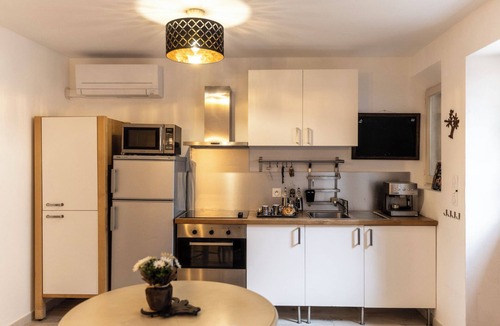 Eyragues Apartment | 🌿 Instant en Provence - LE GARDIAN Air-conditioned apartment in the heart of Alpilles