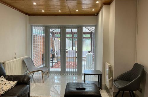 Luton House | Instant Home