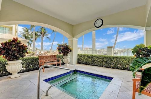 Lantana Condo | Intercoastal Resort Style Living 2/2 Condo