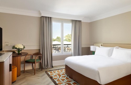 La Chapelle-en-Serval Hotel | InterContinental Hotels Chantilly Chateau Mont Royal by IHG
