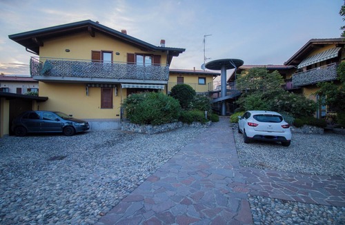 Somma Lombardo Apartment | INTERIOR 13 - Coffee, Wifi & 15 min to MXP - Cozy Apt with all the comforts