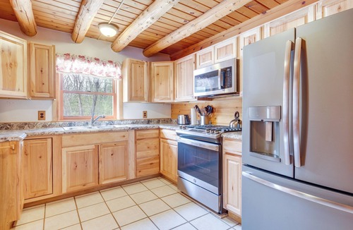 Interlochen Cabin | Interlochen Cabin w/Fireplace - Near State Park!