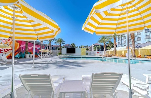 Las Vegas Apartment | International Suite | Vegas Casino Stay