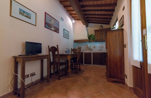 Castelfranco di Sopra House | Intero Agriturismo riservato: giardino e piscina di acqua salata tutta per voi
