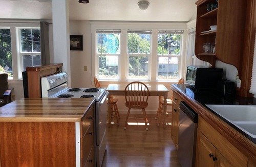 Yachats Cottage | Intimate, Romantic Cottage- Hot tub-Woodstove-Easy walk to town!