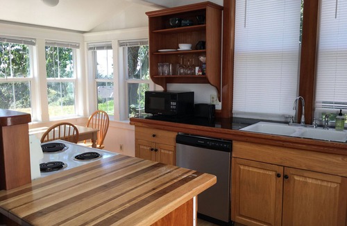 Yachats Cottage | Intimate, Romantic Cottage- Hot tub-Woodstove-Easy walk to town!