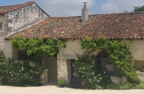 Soyaux Cottage | Intimate self-catered cottage loft ideal for work or getaway. With shared pool.
