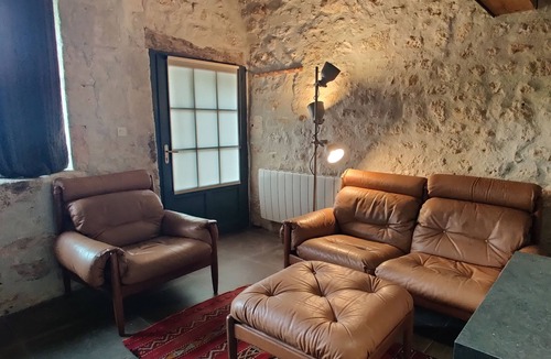 Soyaux Cottage | Intimate self-catered cottage loft ideal for work or getaway. With shared pool.
