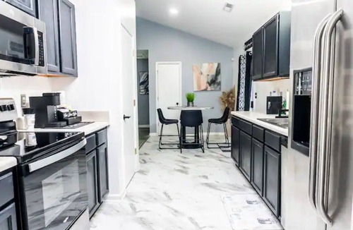 Greensboro House | Intimate stay&private community w/theatre room mins from downtown&close to lake!