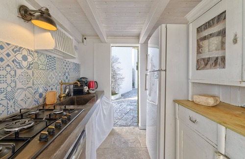 Ostuni Cottage | Intimate trullo with little pool and garden