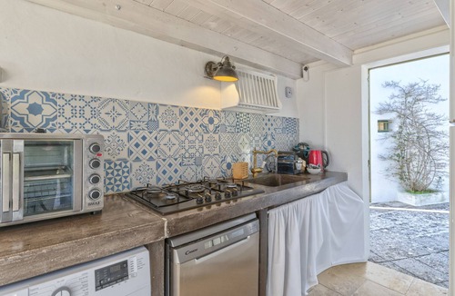 Ostuni Cottage | Intimate trullo with little pool and garden